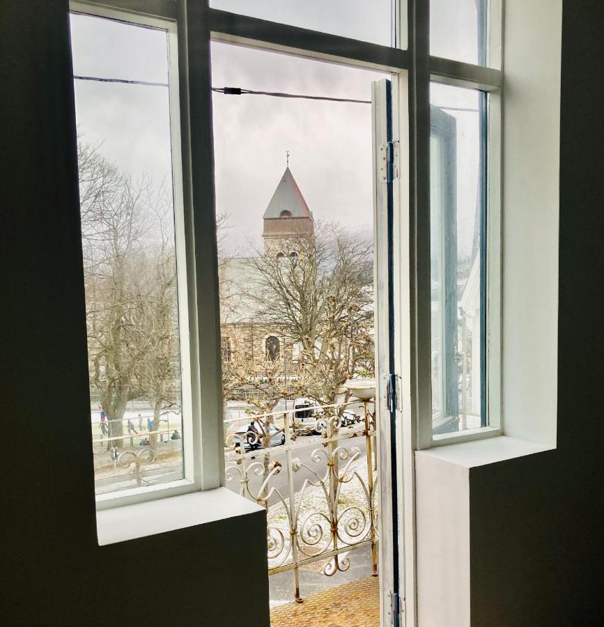 Downtown Historical House With Renovated Apartments オーレスン エクステリア 写真